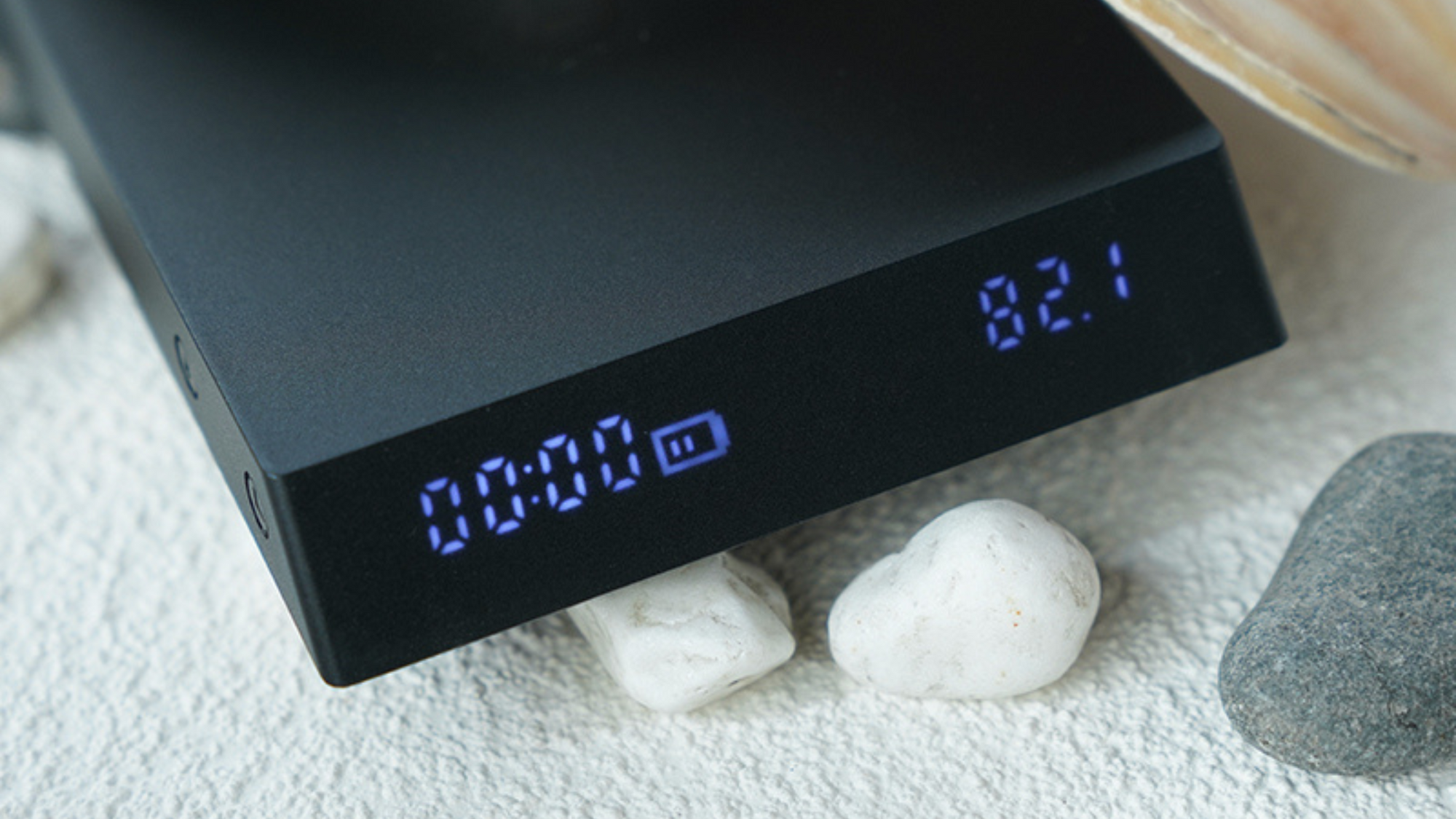 In the picture it is possible to see Timemore scale called Black Mirror nano. 