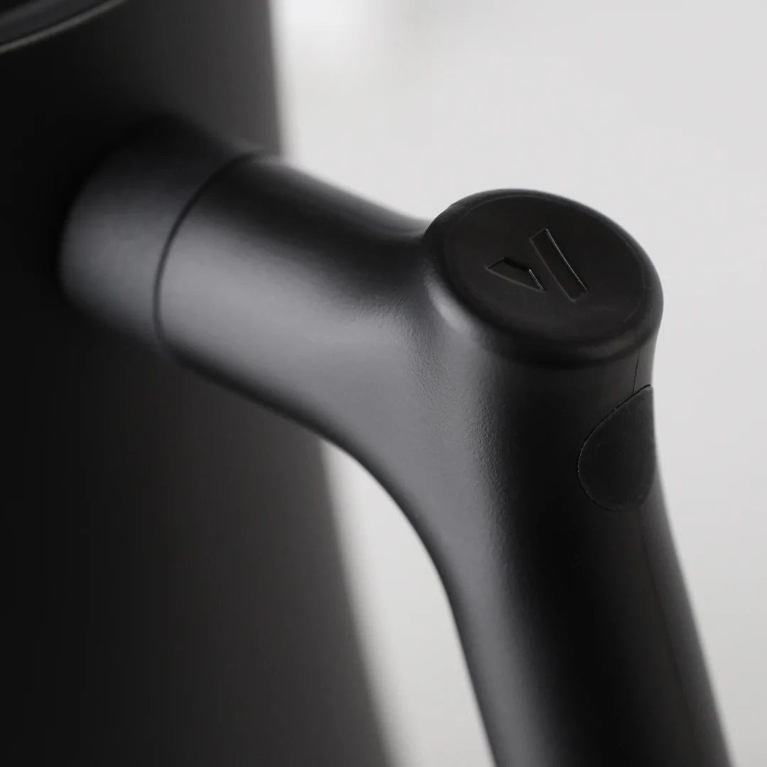 Aura Kettle 800ml Black